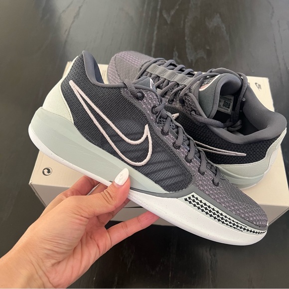 ✔️New✔️ NIKE Sabrina 1 Beyond the Game - Picture 2 of 10